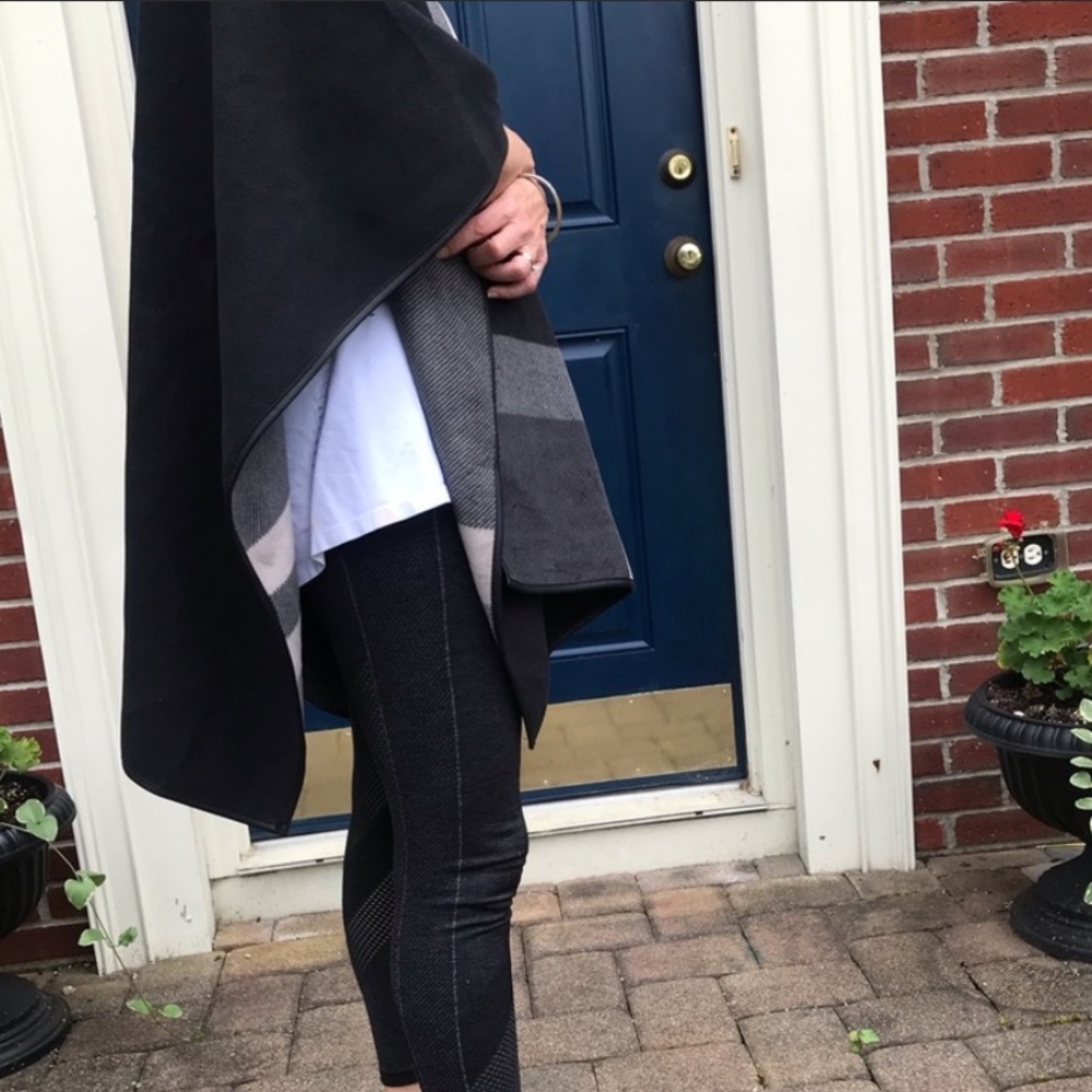 Patterned Cape - Picture 3 of 5